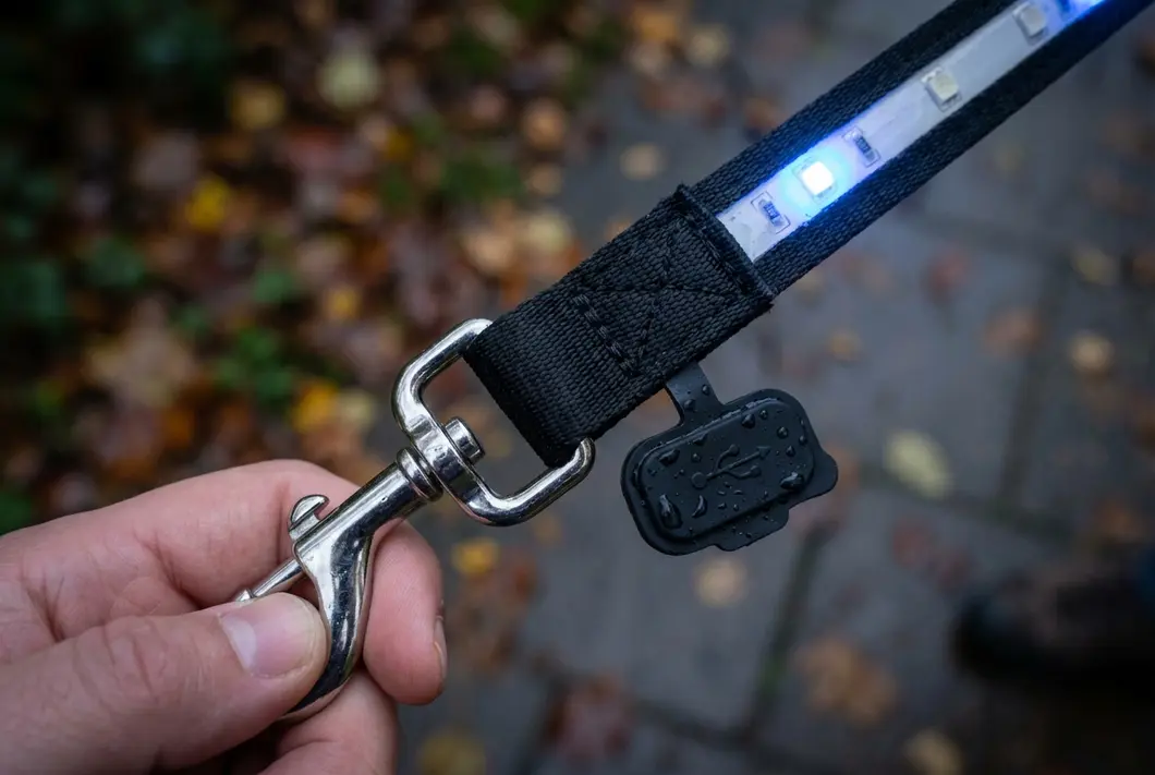 Light up dog leash amazon durability and waterproofing hardware close-up