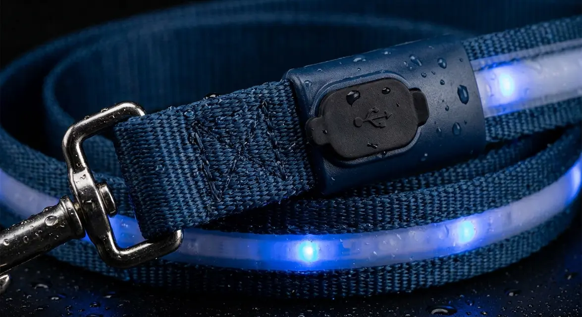 USB rechargeable light up dog leashes with durable clip and water resistant design